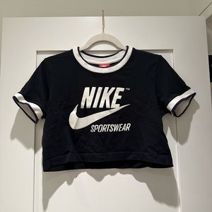 Nike Cropped Tee